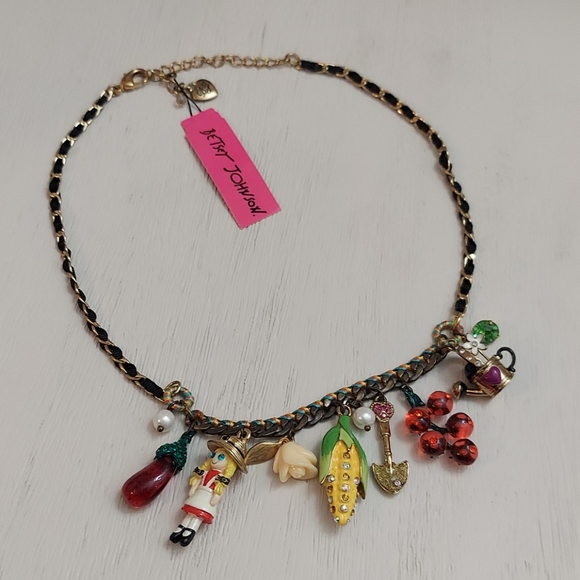 Betsey Johnson Jewelry - Betsey Johnson FARM HOUSE STATEMENT NECKLACE